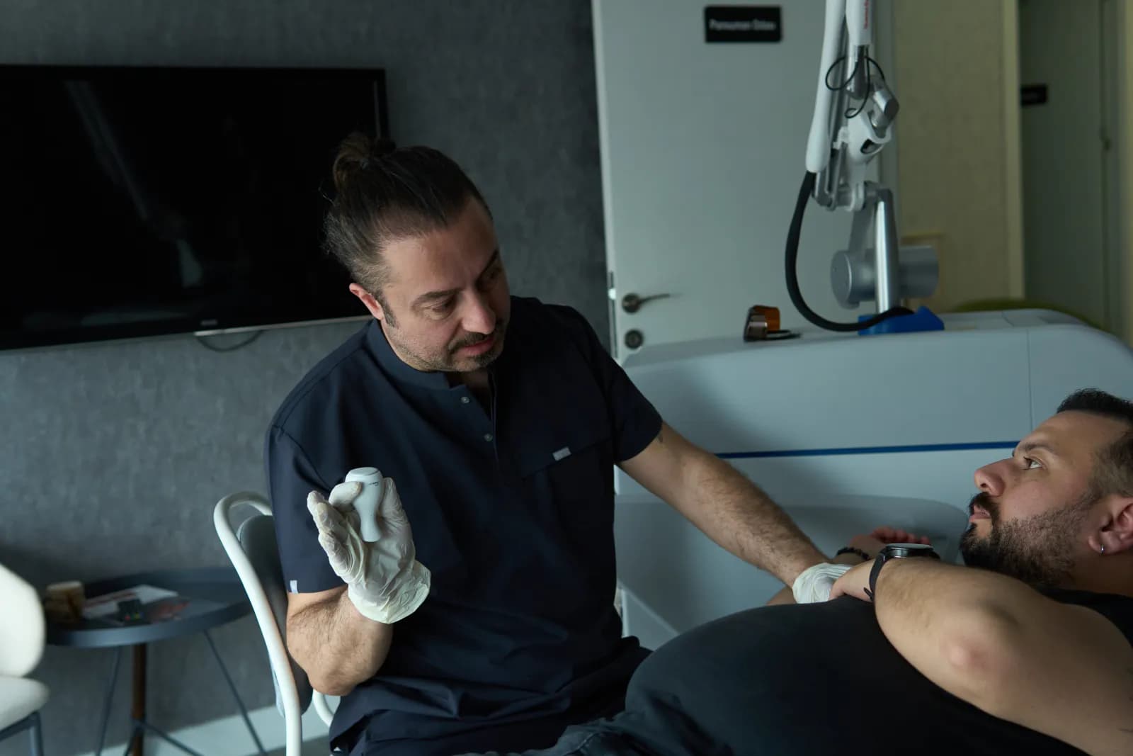 Lazerle dövme silme işlemi sırasında koruyucu uygulama yapılan cilt bölgesi