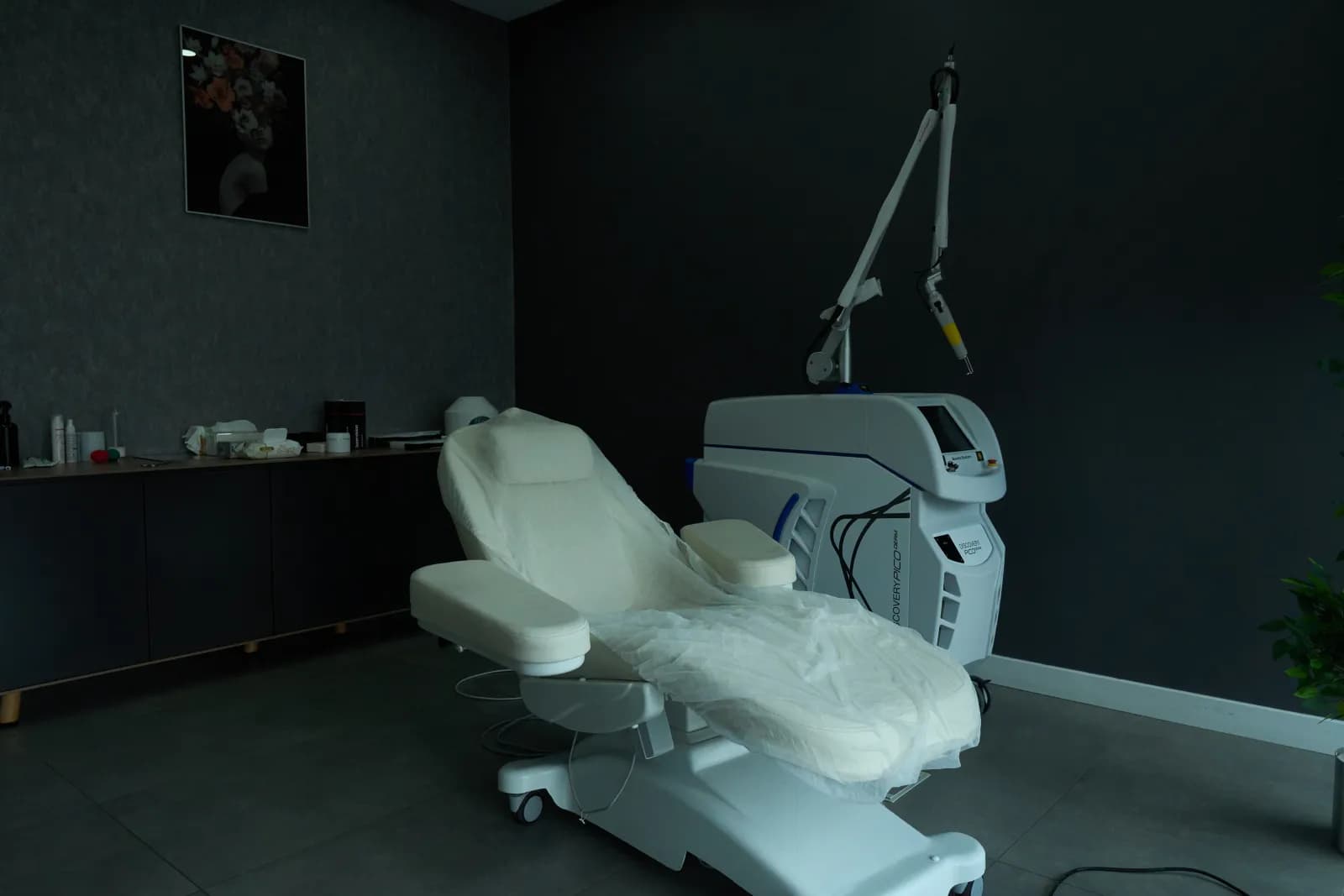 Picosaniye lazer sisteminin uygulama başlığı ve teknik detayı